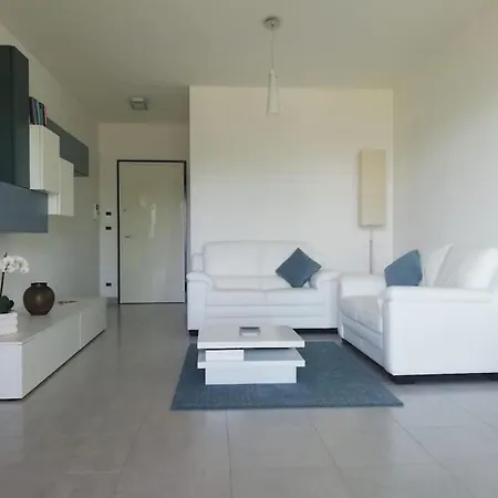 White-Blue Vibes, Seafront 2-Bedroom Apt Montesilvano Marina Buitenkant foto
