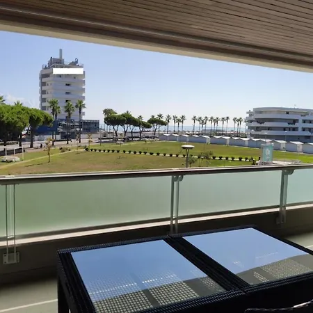 White-Blue Vibes, Seafront 2-Bedroom Apt Montesilvano Marina Buitenkant foto