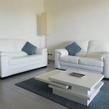 White-Blue Vibes, Seafront 2-Bedroom Apt Montesilvano Marina Buitenkant foto