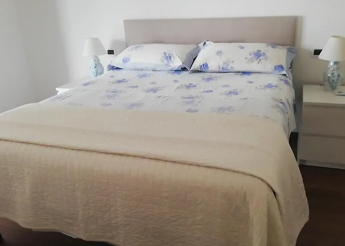 White-Blue Vibes, Seafront 2-Bedroom Apt