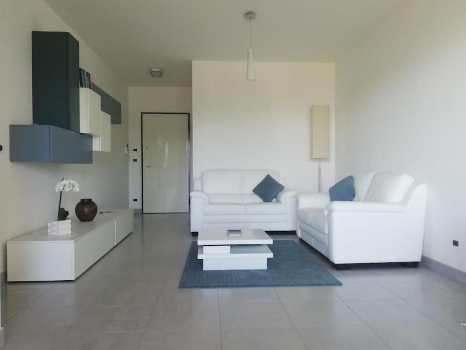Apartment White-blue Vibes, Seafront 2-bedroom Montesilvano