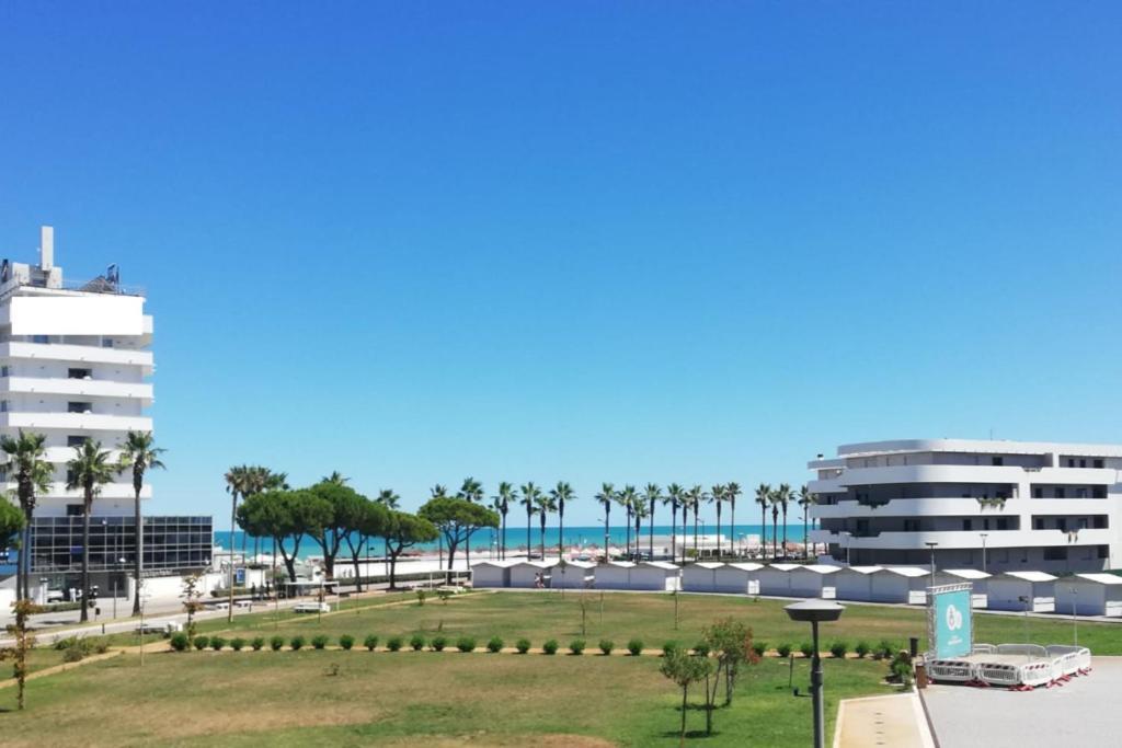 White-blue Vibes, Seafront 2-bedroom Apartment