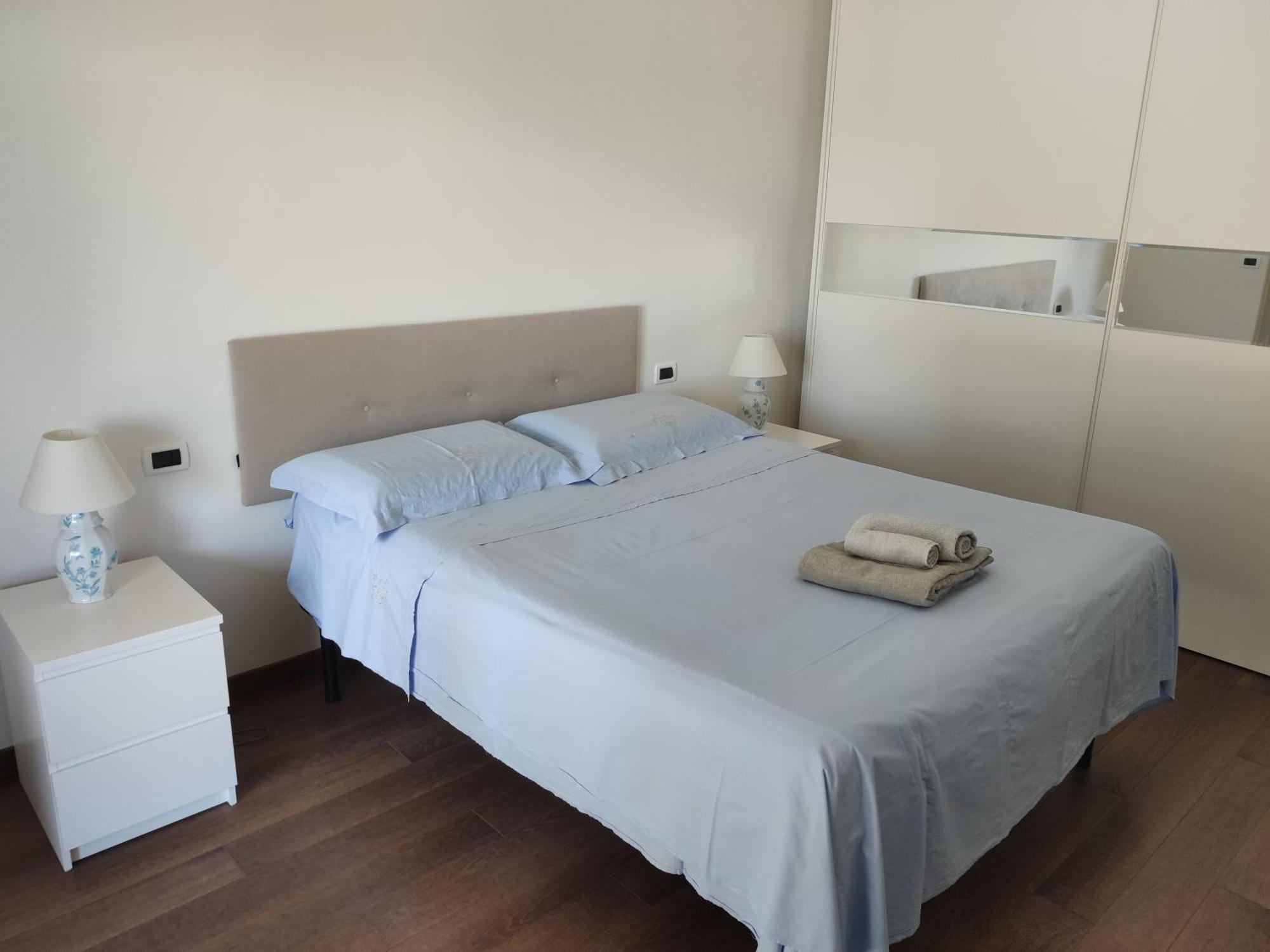 White-blue Vibes, Seafront 2-bedroom *